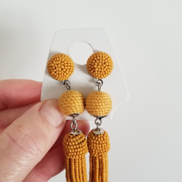 NWT Beaded tassel drop earrings - Picture 5 of 6